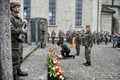 In Vorarlberg werden die Kränze an Allerseelen traditionell am Kriegerdenkmal bei der Bregenzer Galluskirche niedergelegt.  Bundesheer/Koppitz