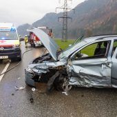 Zwei Verletzte bei Frontalunfall in Nüziders
