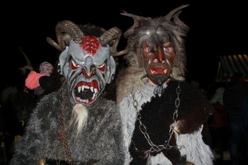 Jede Maske der 15 Krampusse ist ein Unikat. STR