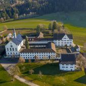 Große Klöster, wenig Platz für Flüchtlinge
