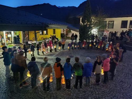 Martinsfest der Volksschule St. Anton im Montafon. sW