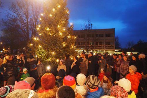Mit der Veranstaltung „Advent im Park“ lädt die Marktgemeinde Frastanz ein, sich gemeinsam auf die Weihnachtszeit einzustimmen. He