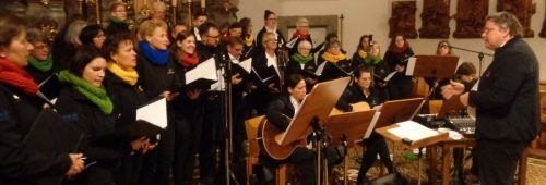 Mit passenden Liedern – u. a. The Power of Love – gestaltete der Chor Joy unter Leitung von Jürgen Waibel den Gottesdienst in Hörbranz.