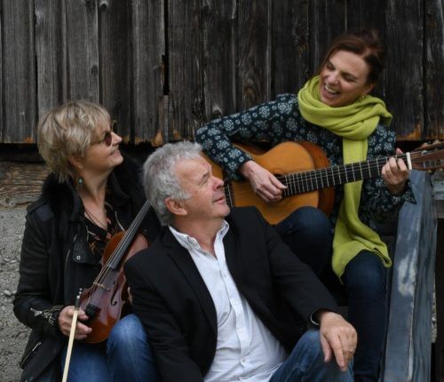 Musik und Literatur zur Weihnachtszeit mit Susanne Scheier und Ilona Wörnhör sowie Wolfgang Troy und Stefan Pohl.