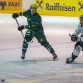 Geballte Fäuste im Hosensack