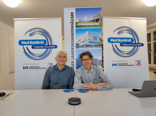 Oberarzt Otto Gehmacher (l.) und Christoph Miller sprachen offen über die oft schwierige Arbeit in der Palliativpflege. khbg