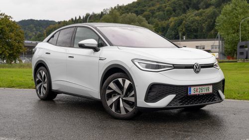 Ordentliche Reichweite und souveräne Fahreigenschaften: Das schicke SUV-Coupé gefällt im Praxistest. VN/Lerch