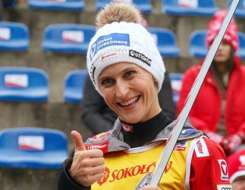 Eva Pinkelnig darf sich über Platz eins in der Qualifikation in Lillehammer freuen. apa