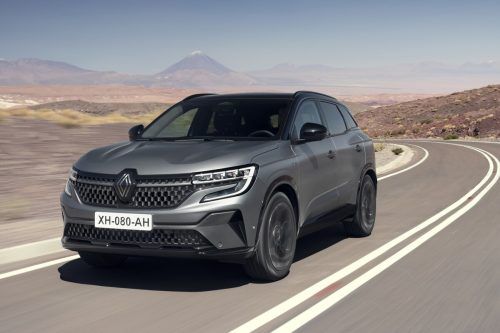 Renault Austral: Er ersetzt den Kadjar, ist völlig diesellos, hat dafür elektrifizierte Benzin-Antriebe, darunter, als Top-Modell, einen Vollhybrid. Preis: ab 31.990 Euro.