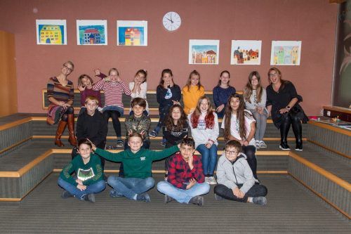 Schüler und Lehrer der Mittelschule Hörbranz laden zum Tag der offenen Tür. siha