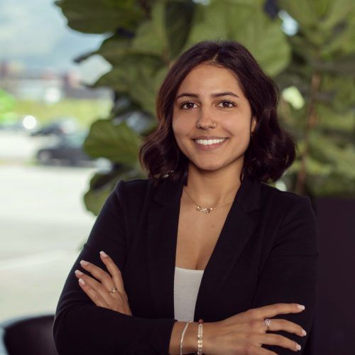 Sophie Aidi: Wir sind interkulturell und haben viele verschiedene Nationalitäten, da ist das Teamwork wichtig. Grass