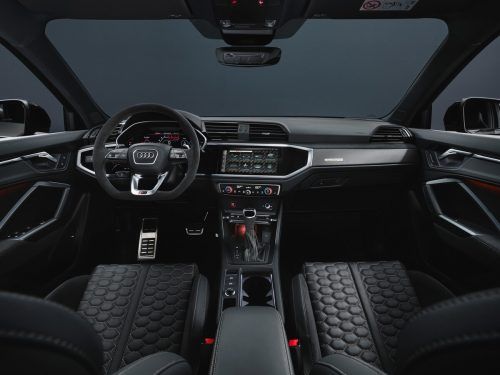 Typisch für Audi ist, bei aller Hochklassigkeit, eine gewisse Nüchternheit. Funktionell ist das Cockpit auf alle Fälle.