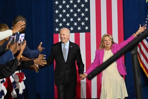 US-Präsident Joe Biden und First Lady Jill Biden bei einer Wahlveranstaltung in Maryland.  AFP
