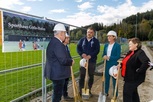 Vergangene Woche erfolgte der Spatenstich für den Neubau am Sportplatz Hofen.  VLK