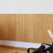 Mädchen mit Spielzeugpistole bedroht