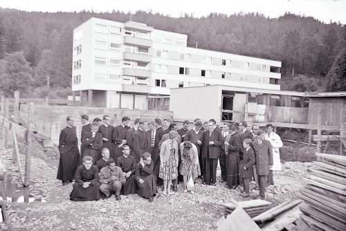 War das Marianum lange ausschließlich ein Knabeninternat, nennt sich die Einrichtung heute Bildungscampus Marianum mit unterschiedlichsten Einrichtungen.
