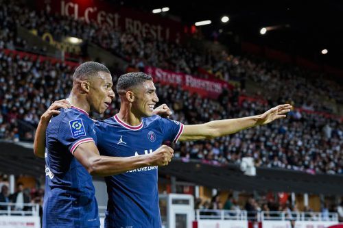 Achraf Hakimi (r.) und Kylian Mbappe sind gute Freunde. AP