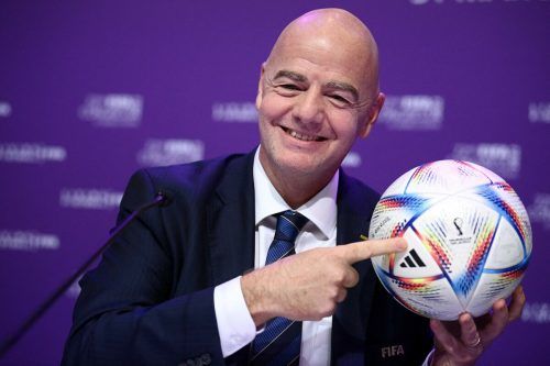Al Rihla (r.) wird noch während der WM abgelöst, Gianni Infantino (l.) bleibt. APA
