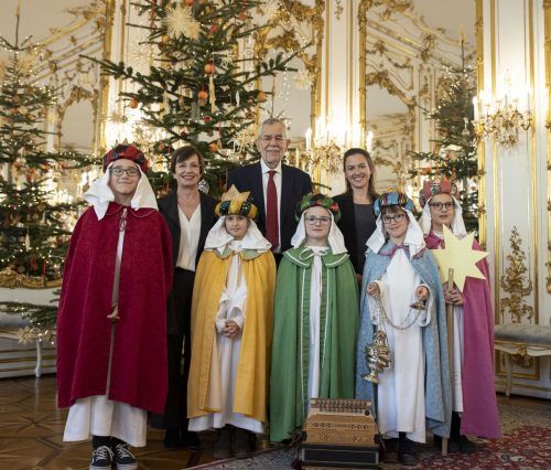 Alexander Van der Bellen und Gattin Doris Schmidauer bekamen Besuch.  APA