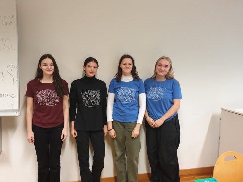 Alexandra Grabher, Britt den Uijl, Mona Schneider und Nadja Unger nahmen am Übersetzungswettbewerb Juvenes Translatores teil.  BG Lustenau