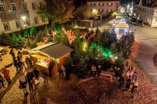 Am Kirchplatz befindet sich der Zauberwald, wo bald Adventmusik erklingt.