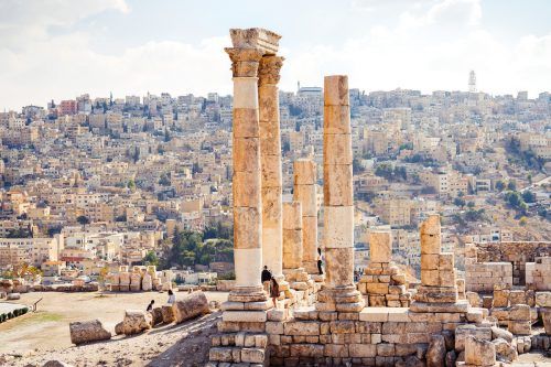 Amman: Die Relikte der Zitadelle thronen auf dem Jabal Al Qal’a, einem der höchsten Hügel der Stadt. Auf den alten Gemäuern herumklettern ist hier noch erlaubt. Loren Bedeli/Edelweiss