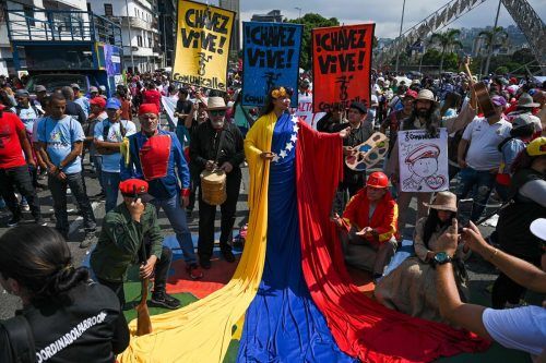 Anhänger des venezolanischen Präsidenten Nicolas Maduro nehmen an einem Marsch zum Gedenken an den verstorbenen Präsidenten Hugo Chavez teil. AFP