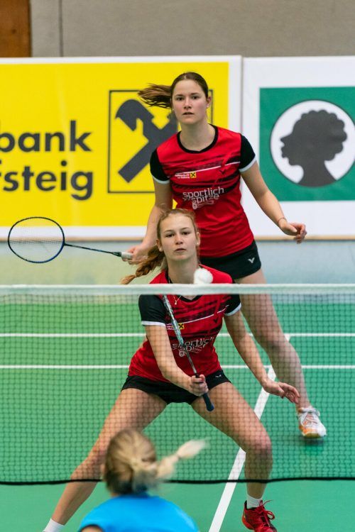 Anna Hagspiel (vorne) und Lena Kremmel holten den Punkt im Doppel. VN/Stiplovsek