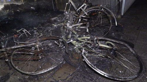 Auch mehrere Fahrräder wurden durch den Brand zerstört.