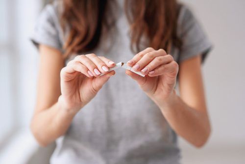 Auf ein Neues heißt es wohl auch an diesem Jahreswechsel für viele Raucher, die vom Glimmstängel endlich loskommen möchten. shutterstock