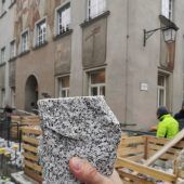 Minderwertige Steine verzögern Bauarbeiten