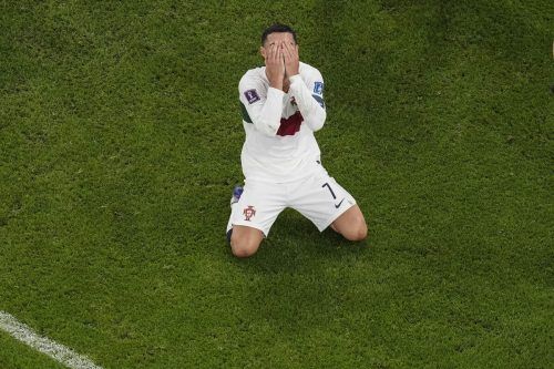 Cristiano Ronaldo brach nach dem Schlusspfiff weinend zusammen und ging anschließend direkt in die Kabine. Es könnte sein letzter Auftritt im Portugal-Trikot gewesen sein. AP