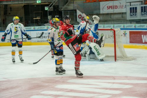 Da war die Welt für die Pioneers noch in Ordnung: Luka Maver jubelt über den 1:0-Führungstreffer gegen Villach. ©Rothmund_Pioneers