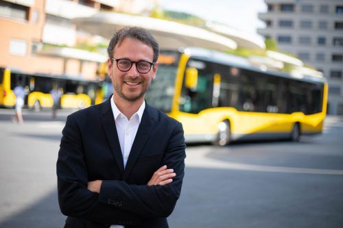 Daniel Zadra feiert die Förderzusage.  VN/Hartinger