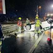 73-Jähriger landet mit dem Auto auf dem Dach
