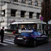Mann erschießt drei Frauen in einem Café in Rom