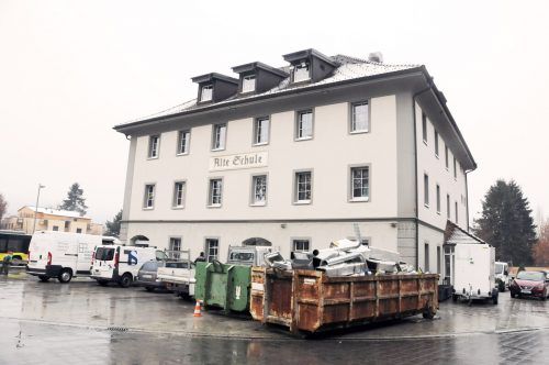 Das Restaurant Alte Schule am Kirchplatz Höchst wird erneuert. ajk