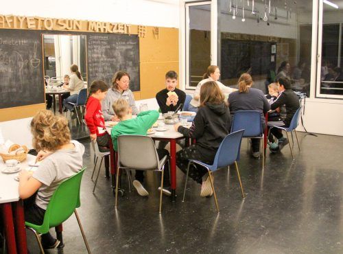 Das Sonderpädagogische Zentrum in Lustenau veranstaltet regelmäßig ein gemeinsames Adventfrühstück. SPZ
