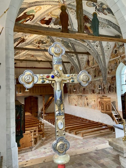 Das Vortragekreuz von Ludesch wurde vermutlich um die Mitte des 13. Jahrhunderts im Südwesten Frankreichs hergestellt.