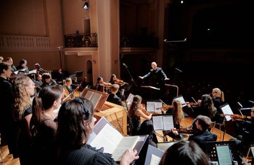 Das Weihnachtsoratorium ist von größter Volkstümlichkeit, vor allem etwa im Eingangschor „Jauchzet, frohlocket“.  Victor Marin