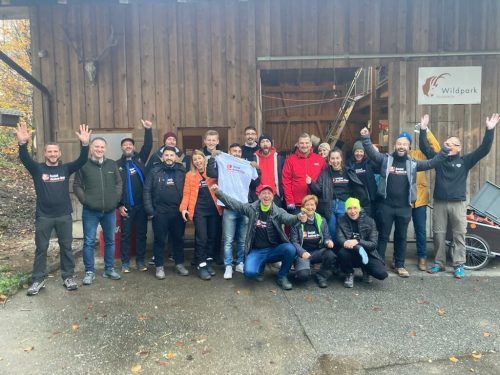 Den diesjährigen „Social Active Day“ stellte die Versicherung in den Dienst der rund 140 Tiere, die im Wildpark beherbergt sind. Wildpark