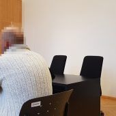 Ein teures Bierchen im Garten: Covid-Infizierter vor Gericht zitiert