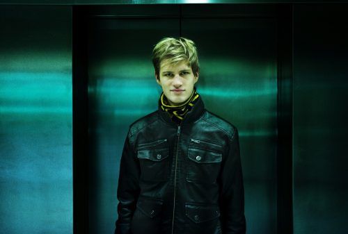 Der finnische Pianist und Komponist Johannes Piirto gibt sein Debüt mit dem Symphonieorchester Vorarlberg. 
               
              KAAPO KAMU