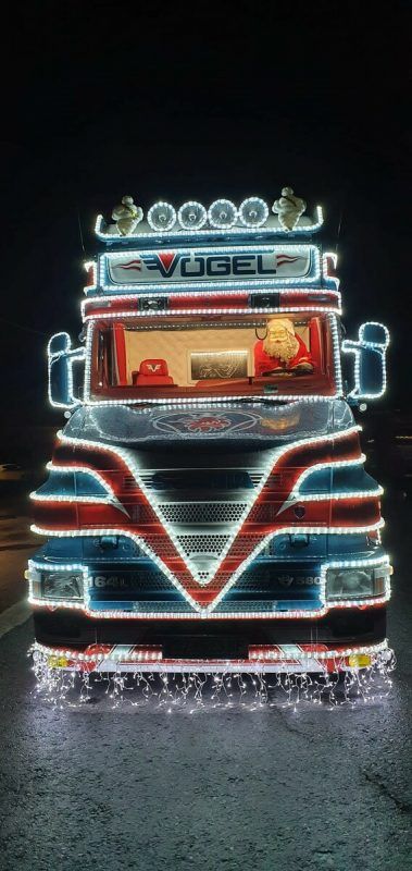 Der Truck bleibt noch bis zum 8. Jänner beleuchtet stehen. vögel
