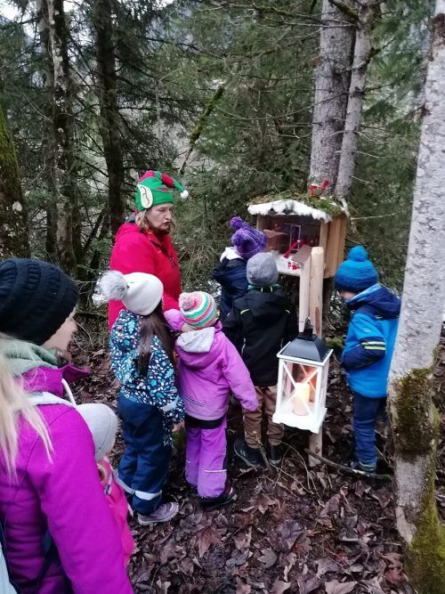 Der WaldWichtelWeg bietet eine bunte Entdeckungsreise für Kinder. Gemeinde