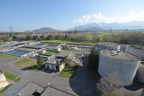 Die Abwasserreinigungsanlage in Meiningen. Die Gemeinde gilt als Favorit für den Standort einer thermischen Klärschlammanlage.  VN/REINER