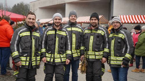 Die Feuerwehrmänner aus Altenstadt sind auch für besinnliche Feste zu haben.