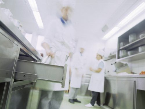 Die Firma Fulterer in Lustenau produziert Auszugssysteme für die professionelle Anwendung. FA
