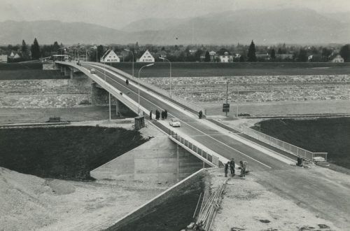 Die Grenzbrücke zwischen Au und Lustenau wurde bereits 1957 eröffnet. Bald hat sie das Ende ihrer Lebensdauer erreicht. Spang
