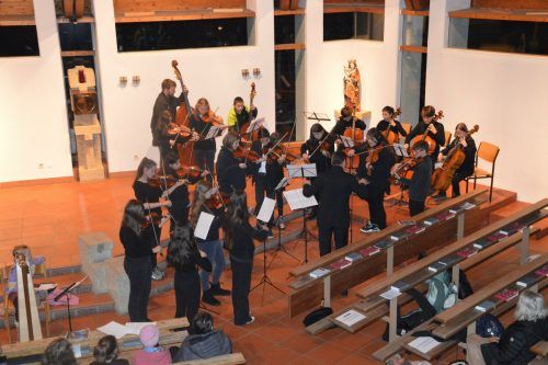 Die Jugendsinfonietta spielte unter der Leitung von Markus Ellensohn.  vv (4)